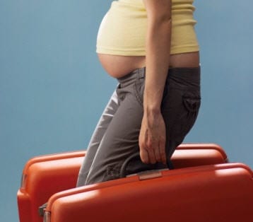 Consejos de seguridad durante el embarazo para viajar en verano.