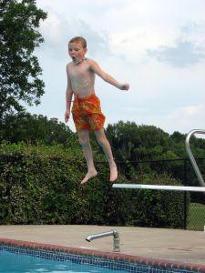 5 maneras de planear una fiesta en la piscina