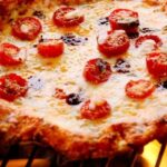 Cómo cocinar pizza a la parrilla