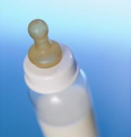 Cómo viajar con leche para bebés