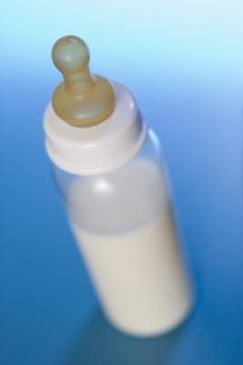 Cómo viajar con leche para bebés