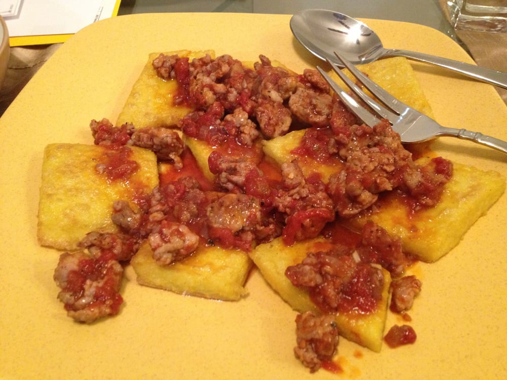 Polenta frita con salchicha