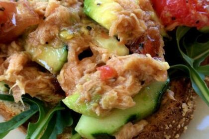 Sándwich de Atún Crujiente y Cremoso