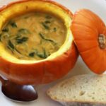 Sopa Cremosa de Calabaza y Espinacas y Receta de Tazón de Calabaza