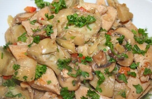 Alcachofas y Champiñones Salteados con Pollo