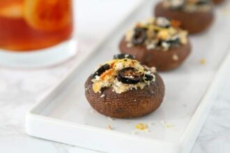 Champiñones Portabella Rellenos con Aceitunas de California y Queso Feta