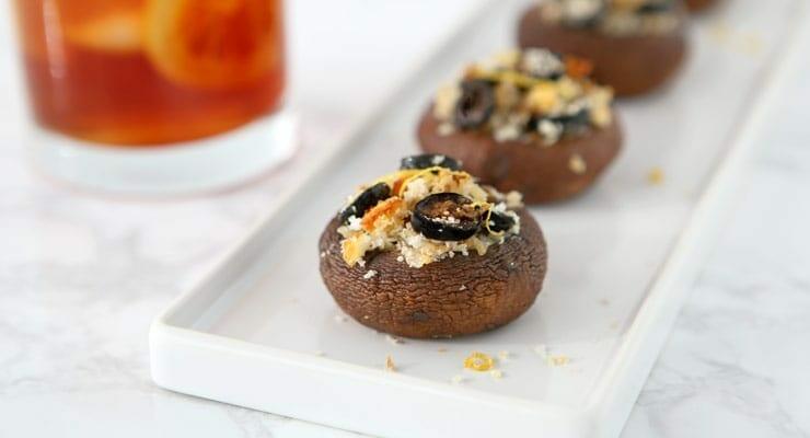 Champiñones Portabella Rellenos con Aceitunas de California y Queso Feta