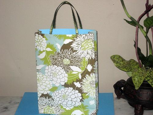 Cómo envolver con una bolsa de regalo