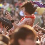 Primavera, adolescentes y el problema con los festivales de música.