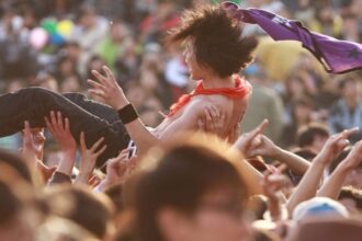 Primavera, adolescentes y el problema con los festivales de música.