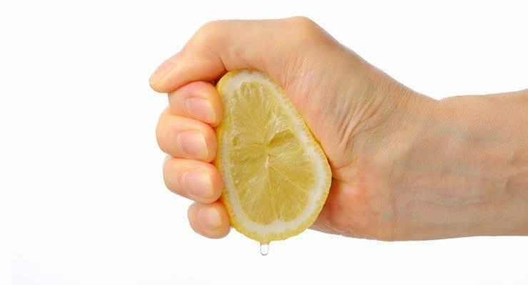 ¿Cuánto tiempo se puede refrigerar el jugo de limón fresco?
