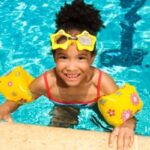 Mantén a tus hijos a salvo en el agua este 4 de julio.