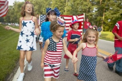 ¡Crea divertidos atuendos del Cuatro de Julio para tus hijos!