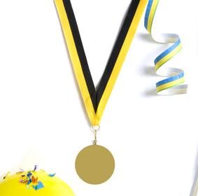 Ideas de manualidades para una fiesta de cumpleaños deportiva.