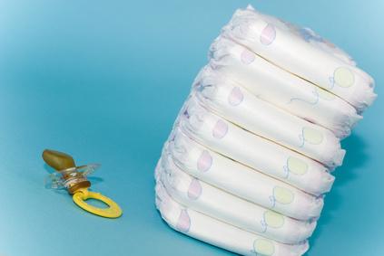 Instrucciones fáciles para hacer un pastel de pañales para bebés.